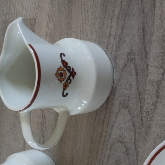 Lot of Vintage Johnson Brothers Ironstone tea setting. - Picture 5 of 6